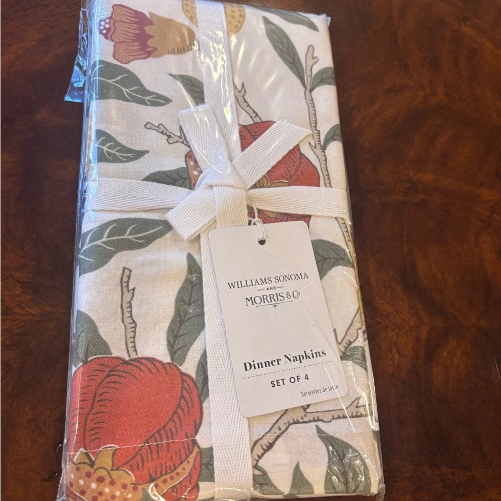 Williams Sonoma Floral Dinner Napkins - Red and Green